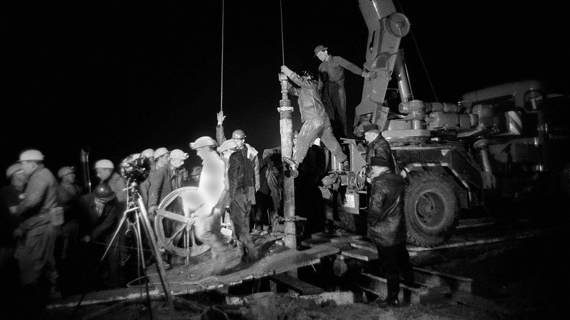 Die Rettungsarbeiten in Lengede, die schon abgebrochen waren, werden mit Erfolg fortgesetzt (Foto von Sven Simon)