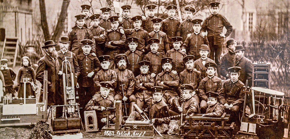 Schüler der Bergschule Siegen in Jahre 1882 (Foton Hendrik Schulz)