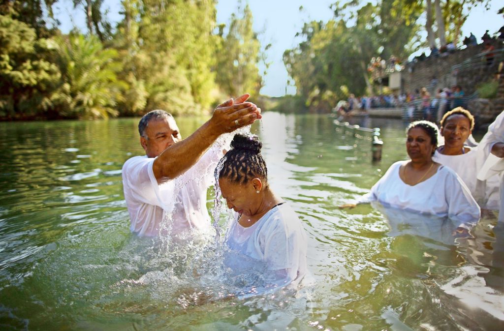 Taufen wie im Jordan, Text dazu: Pool – Taufe im Wizemann in Stuttgart (Bild von Microsoft)