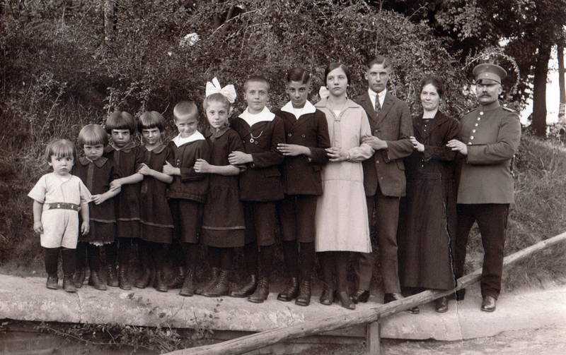 Familie mit zehn Kindern (Bild von WDR Digit)