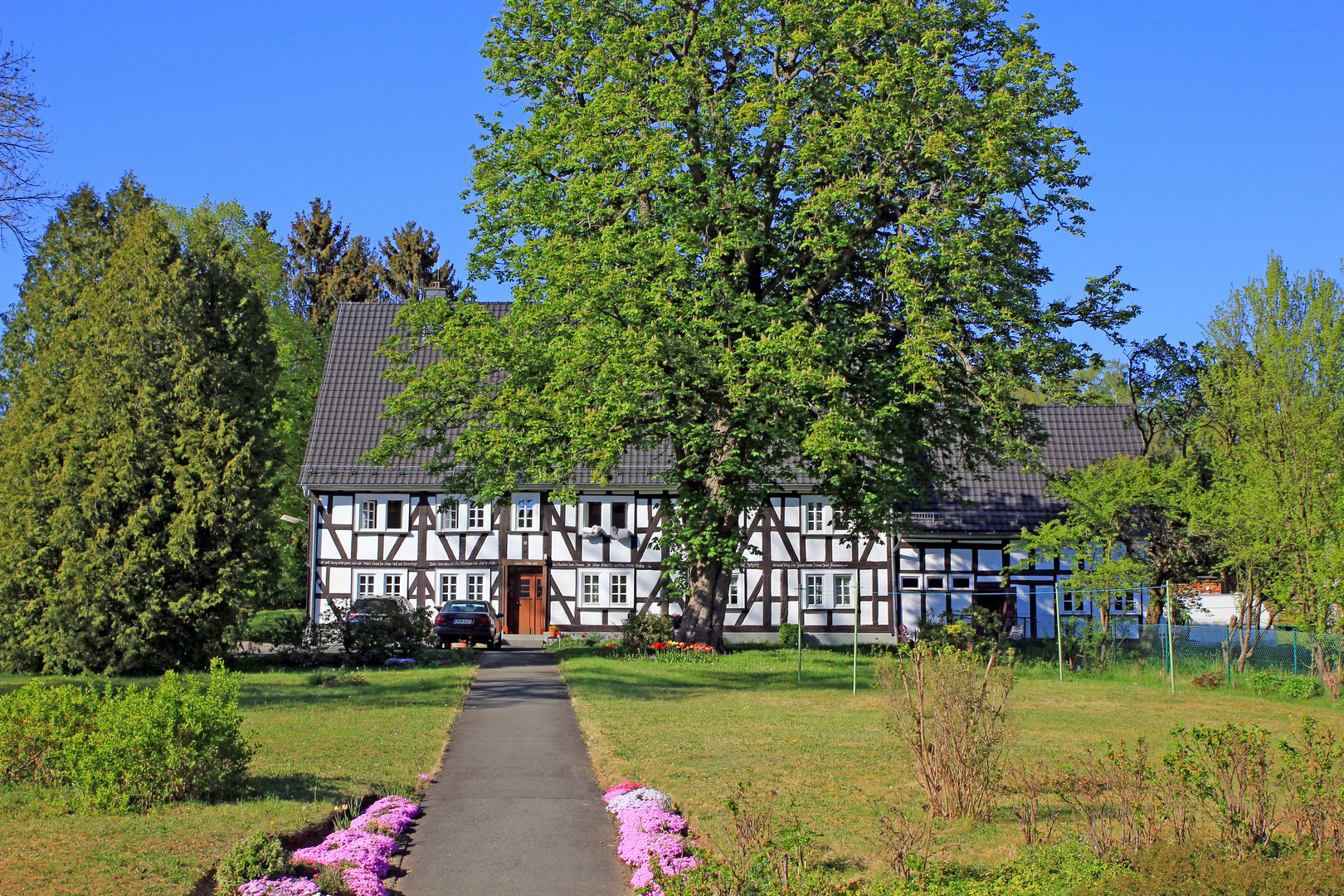 Altes Fachwerkhaus in Dahlbruch Hochstraße 18 (Bild Foto und Bild/fotos)