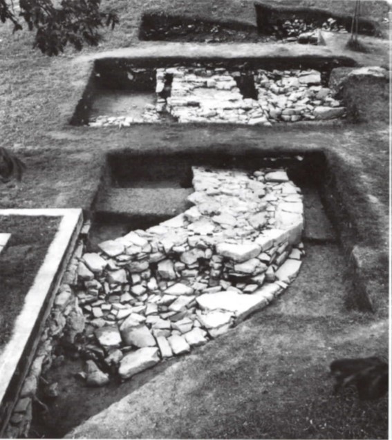 Fundamente der Uralten Pfarrkirche St. Vitus (Bild aus dem Buch, Das schönste Haus)