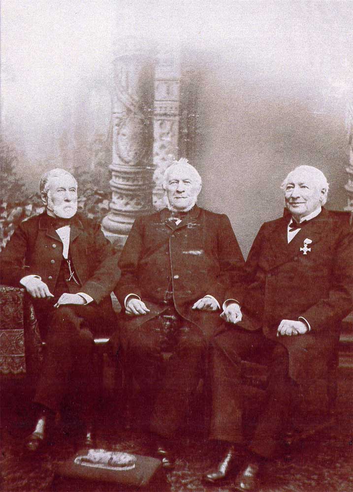 Drei der vier Brüder, die 1834 die Firma Gebr. Klein gründeten. Von links nach rechts: August Klein (der Ältere), geheimer Kommerzienrat Friedrich Klein und Kommerzienrat Wilhelm  Klein. (Bild von Gebr. Klein)