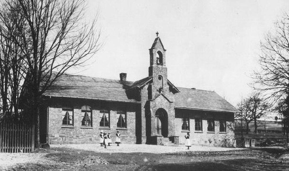 Die Dahlbrucher Schule im Jahre 1898 (Bild von der Gemeinde Dahlbruch)