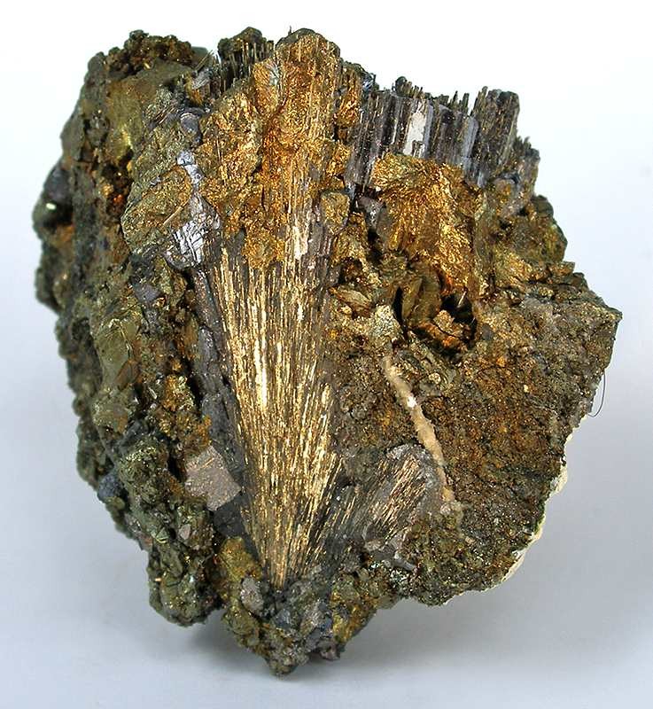 Millerit Fundort: Victoria Mine, Littfeld, Siegerland  Größe: 4 x 3 x 3 cm. (Aus Lexikon Mineralatlas)