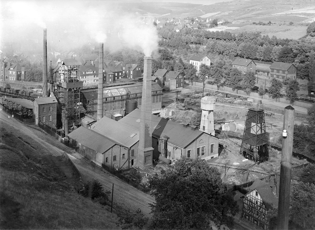 Die 1444 erstmals erwähnte Hainer Hütte in Siegen, erzeugte 1959, 29.087 t Roheisen. (Foto Otto Arnold)